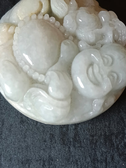 Buddha felice in Giada bianca traslucida - Myanmar (ex Birmania) - XX secolo
