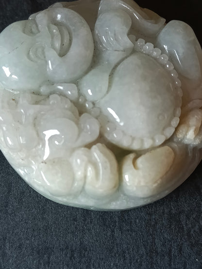 Buddha felice in Giada bianca traslucida - Myanmar (ex Birmania) - XX secolo